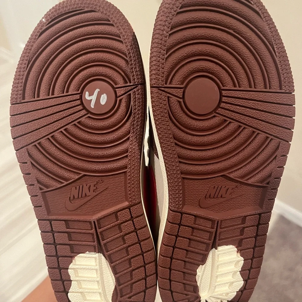 Jordan AJ 1 MID SE UNI YOUTH Sneakers in Red and Brown - Picture 4 of 4